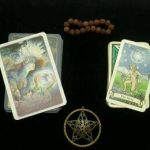 Perbedaan Tarot dan Oracle